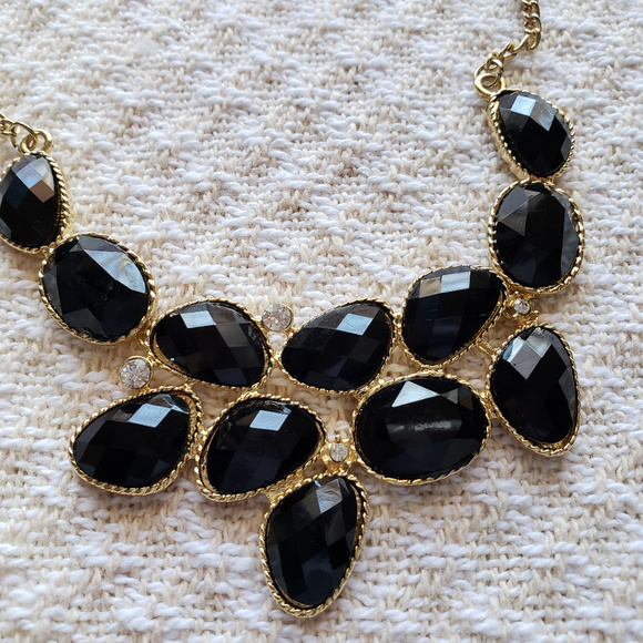Unbranded Jewelry - 🎊 5/$25 Black & Rhinestone Statement Necklace
